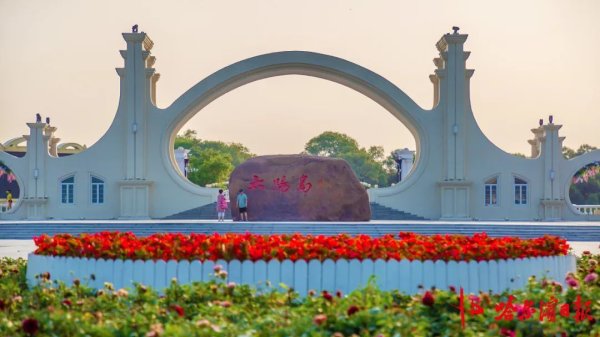 现在股票配资 “风是凉的，被褥是干爽的”——游客盛赞哈尔滨夏日：“舒服！”